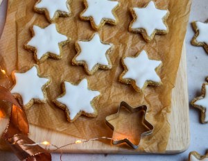 Christmas baking - great recipes for cookies and biscuits cinnamon stars