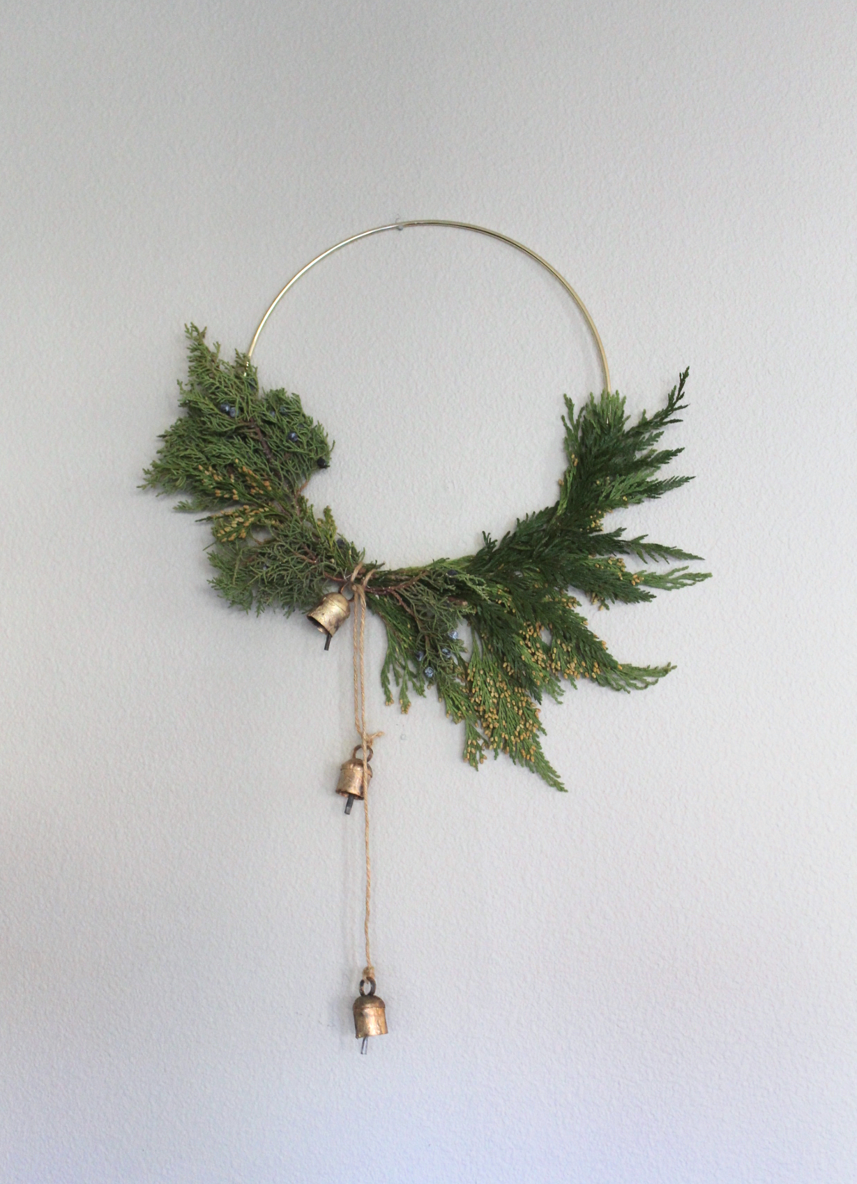 minimalist christmas wreath